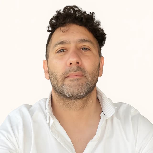 Leandro - Full-stack Developer and Data Architect